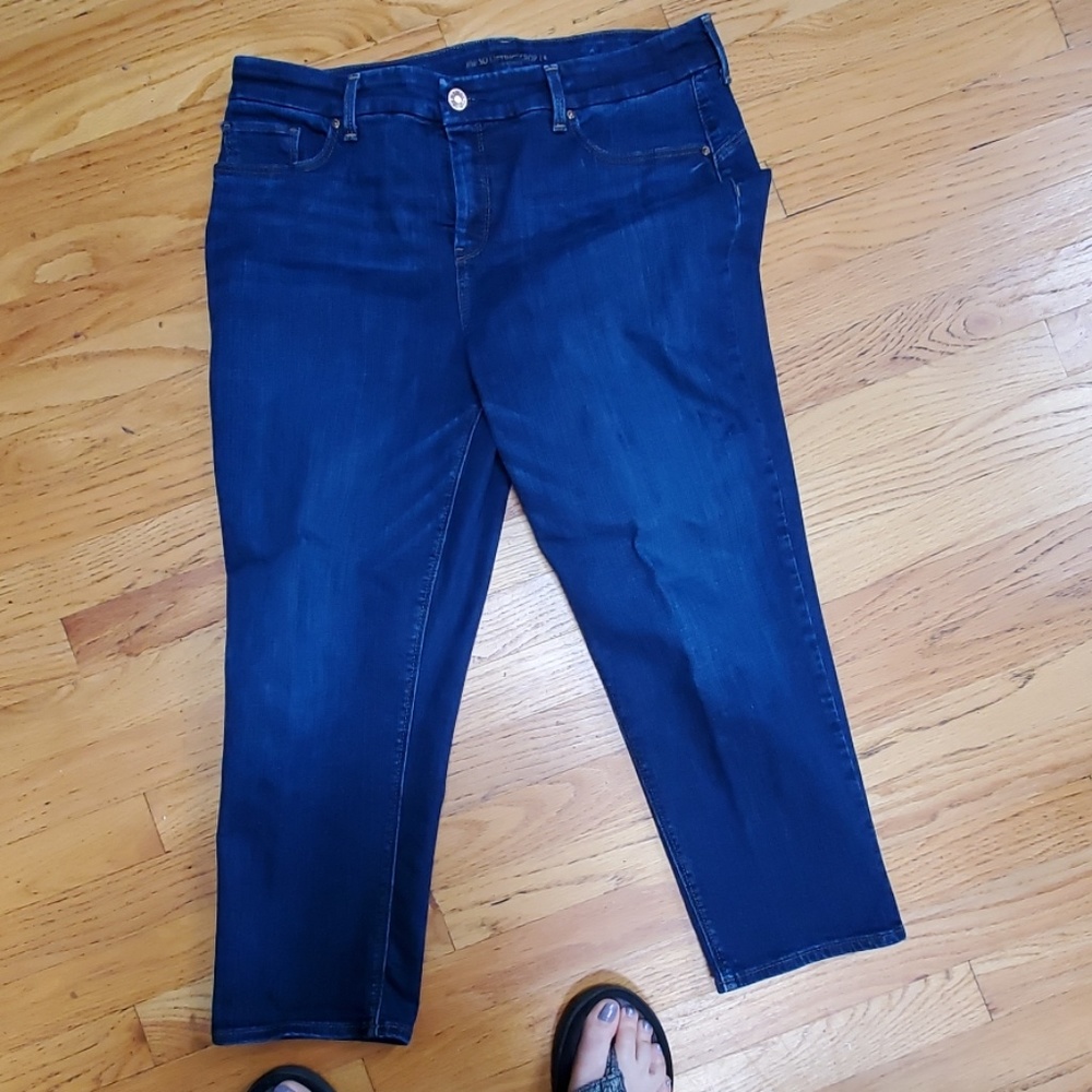 CHICO'S So Lifting Crop Jean's Size 2